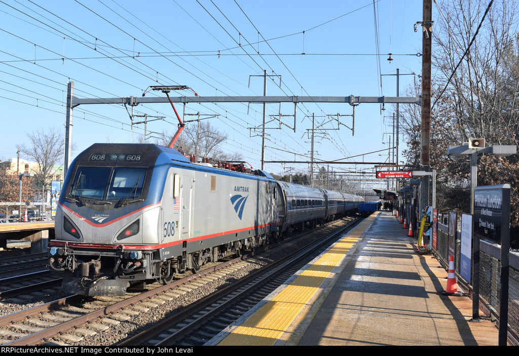 Amtrak Sprinter # 608 sits on the rear of Amtrak Train # 660 while it discharges and receives passengers 